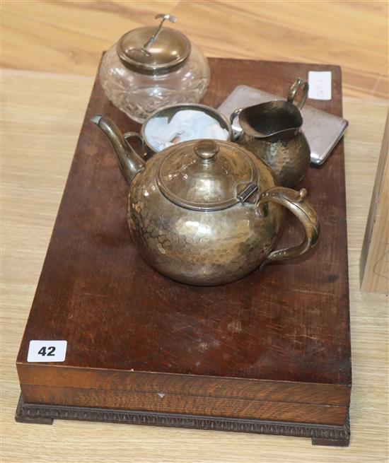 A quantity of mixed plated wares